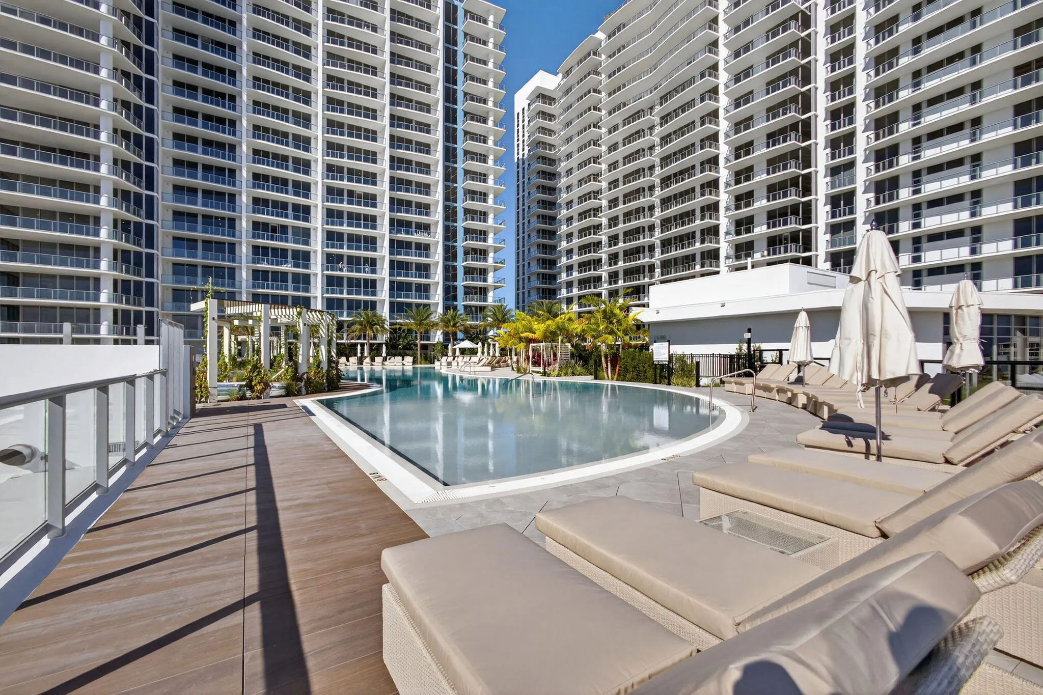 220 Lake Shore Drive #609