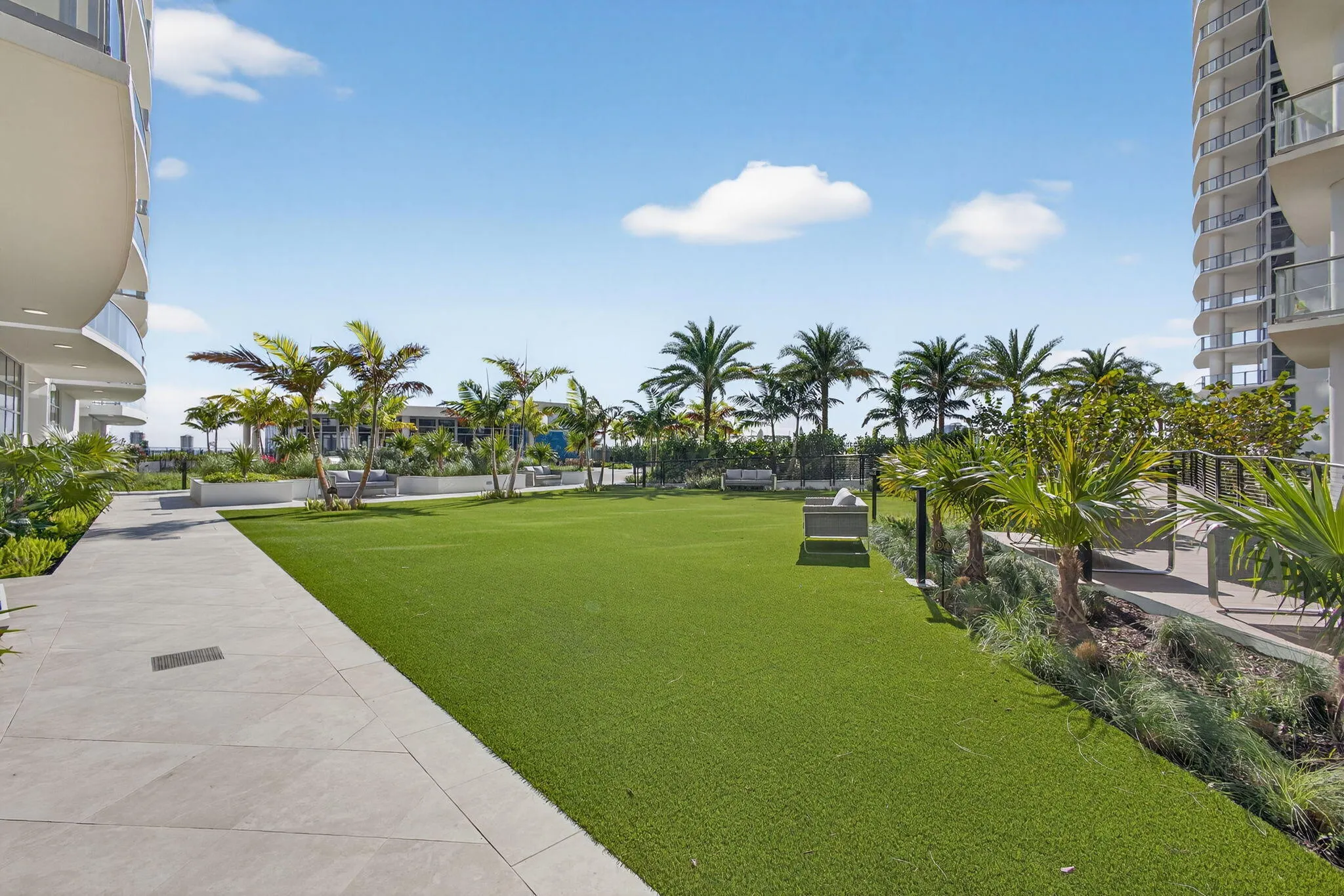 220 Lake Shore Drive #609