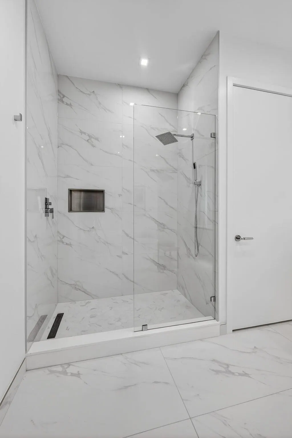220 Lake Shore Drive #609
