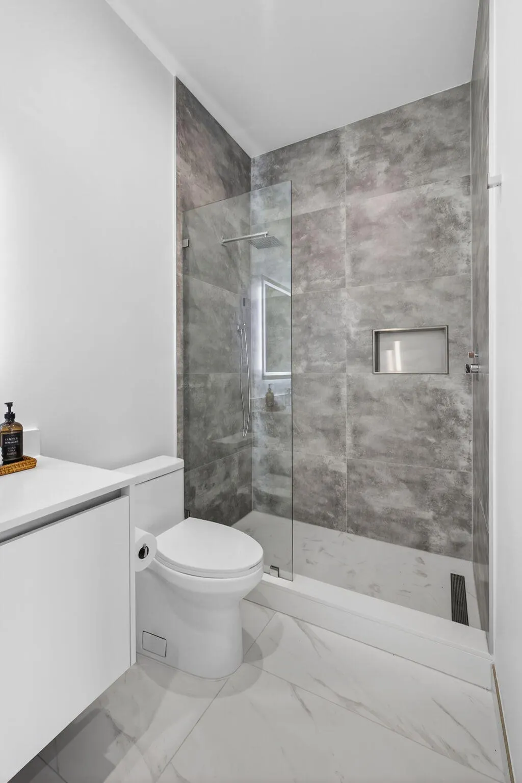 220 Lake Shore Drive #609