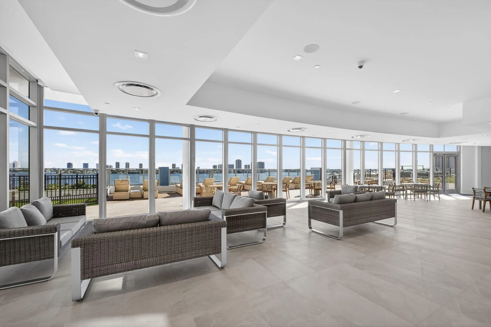 220 Lake Shore Drive #609