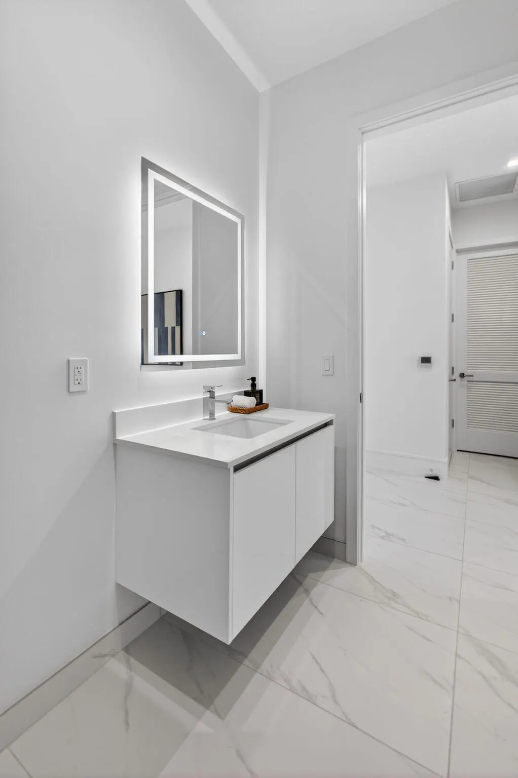 220 Lake Shore Drive #609