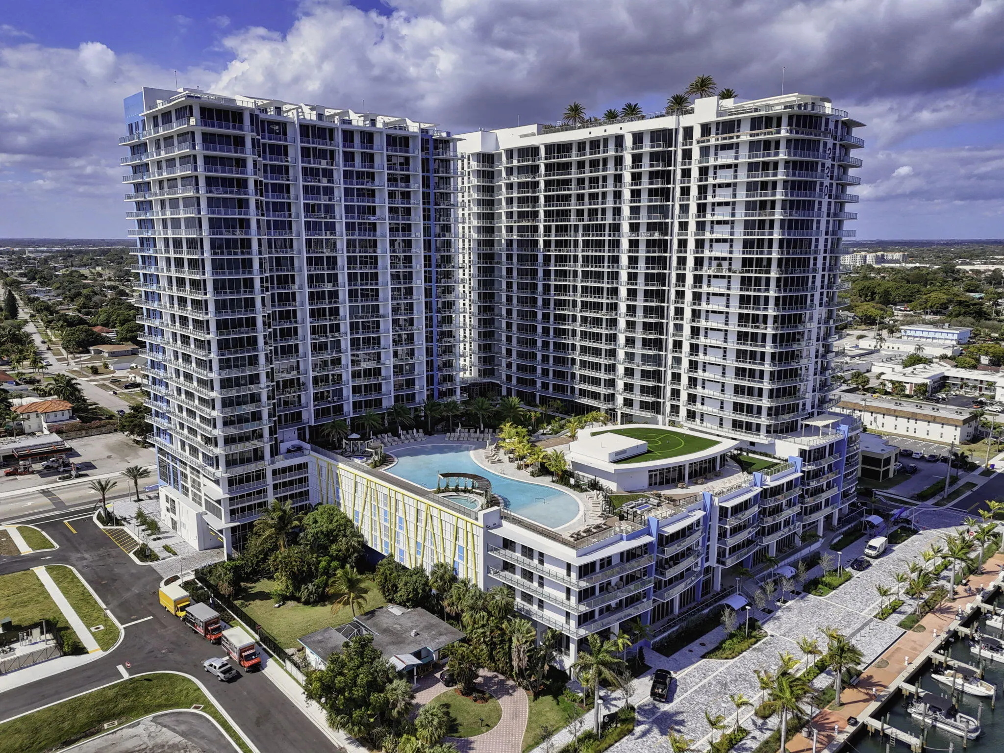 220 Lake Shore Drive #609