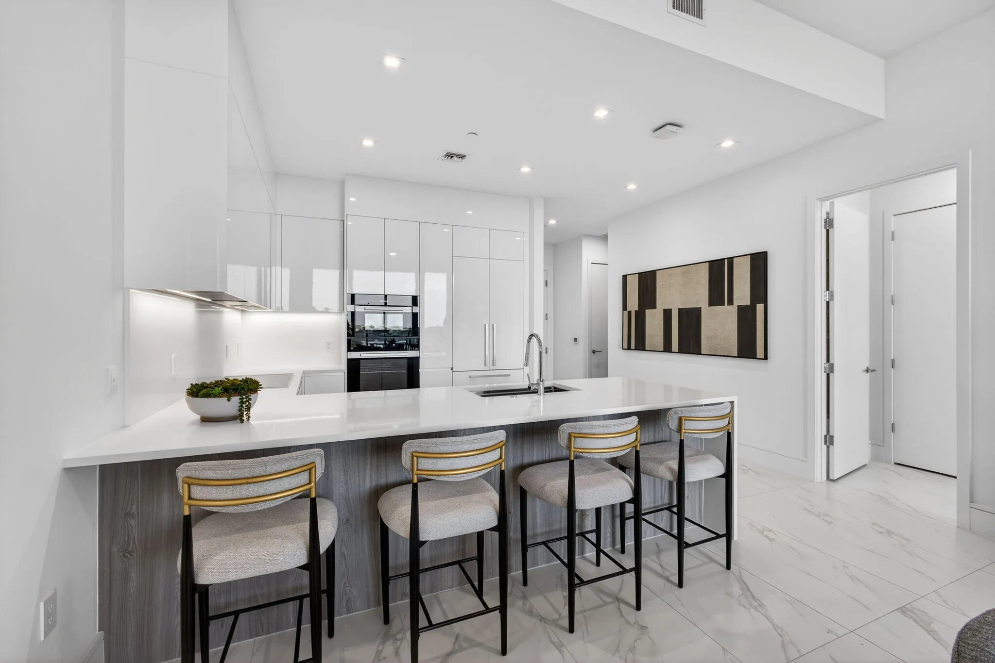 220 Lake Shore Drive #609