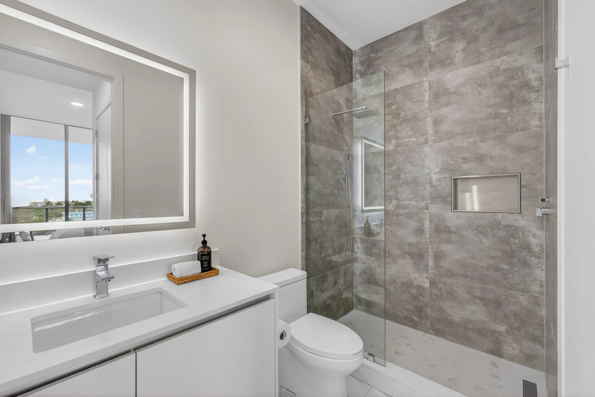 220 Lake Shore Drive #609