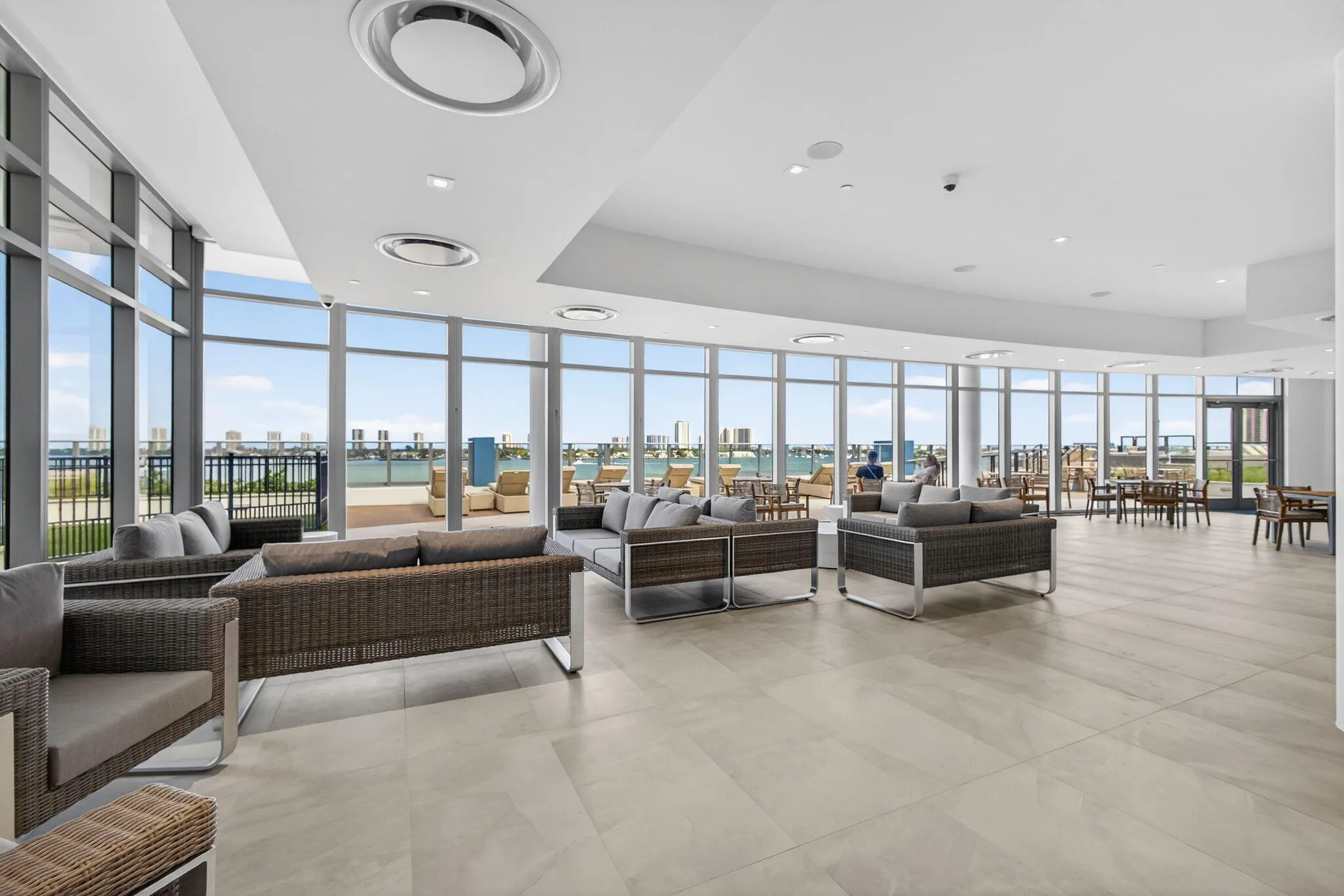 220 Lake Shore Drive #609