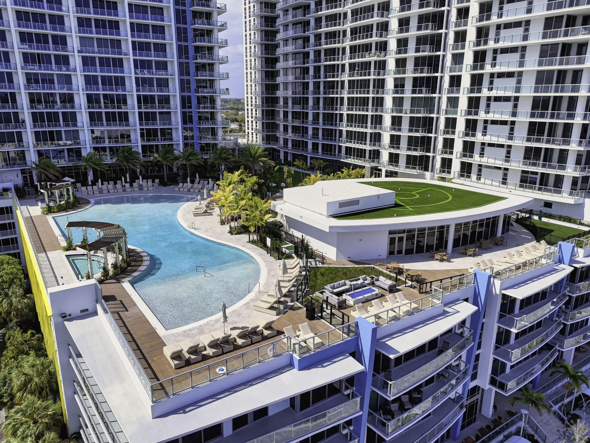220 Lake Shore Drive #609