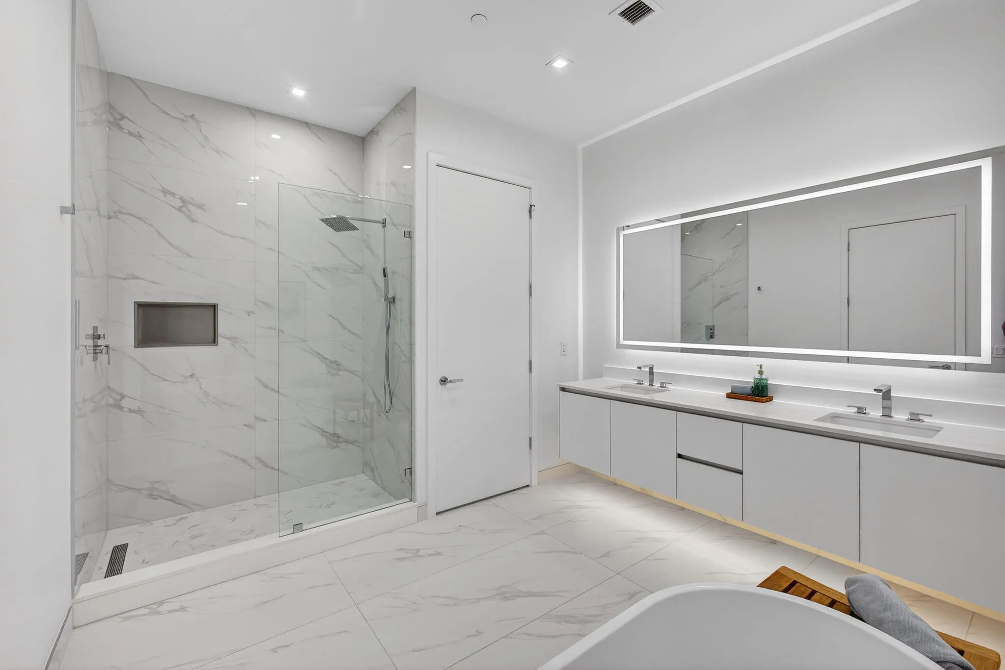 220 Lake Shore Drive #609