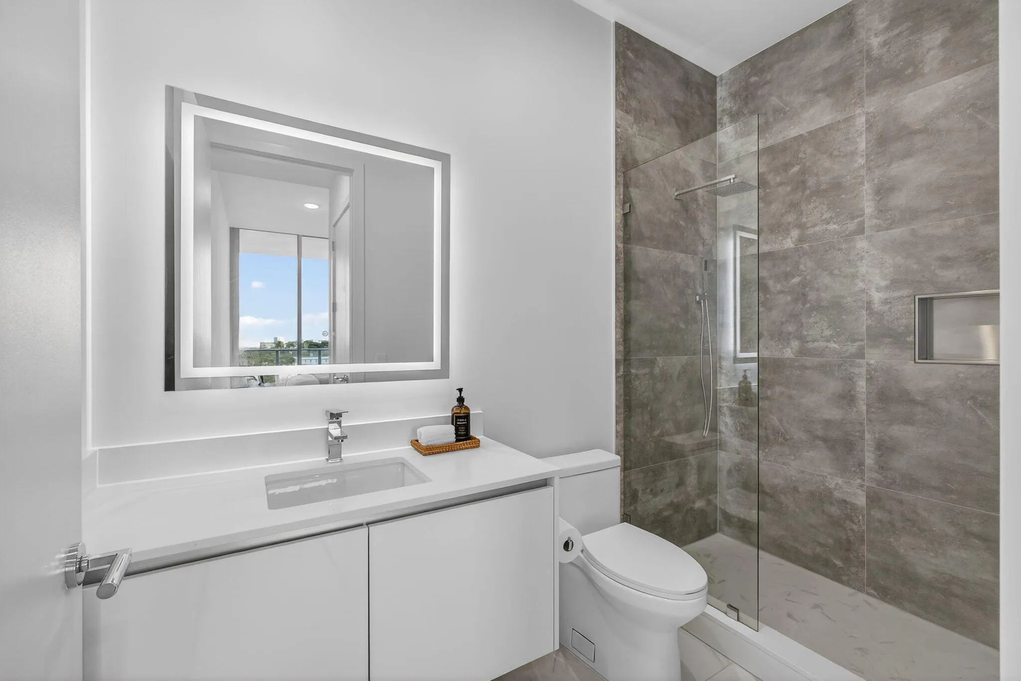 220 Lake Shore Drive #609