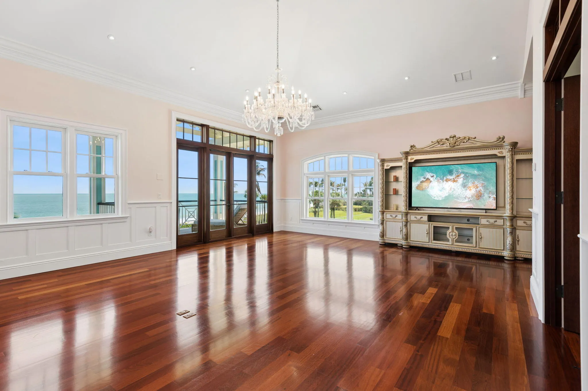 716 Reef Road