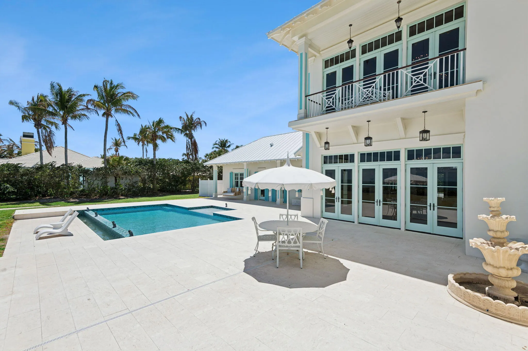 716 Reef Road