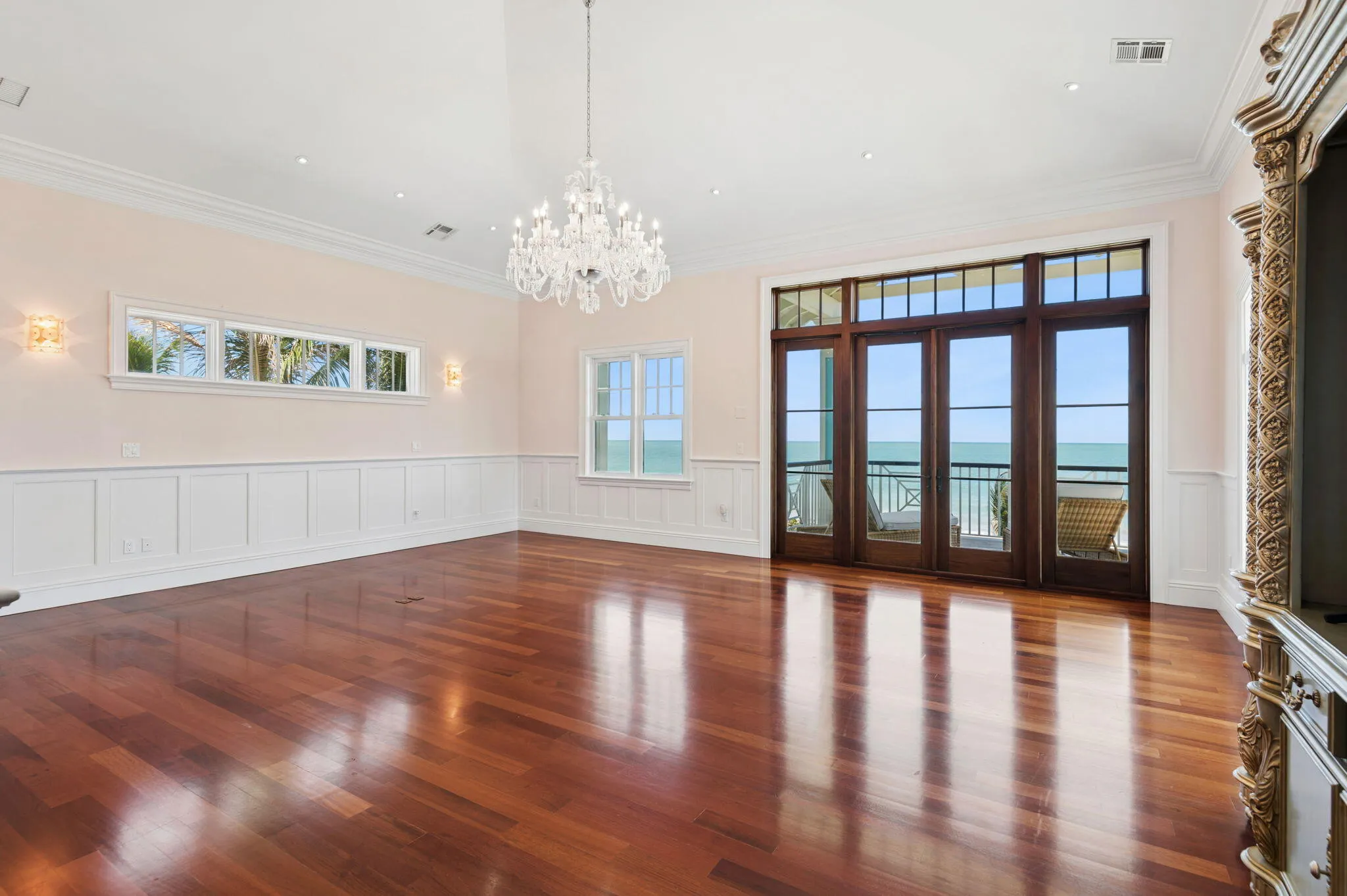 716 Reef Road