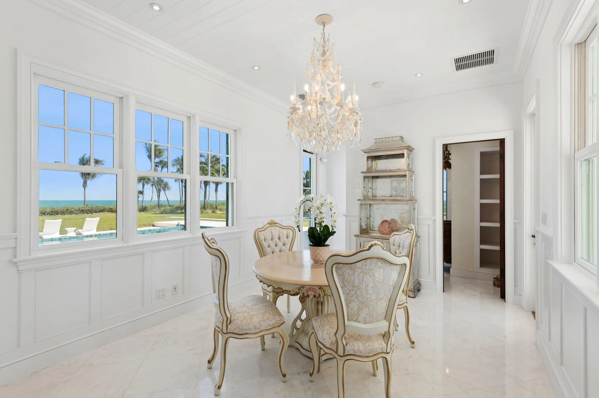 716 Reef Road