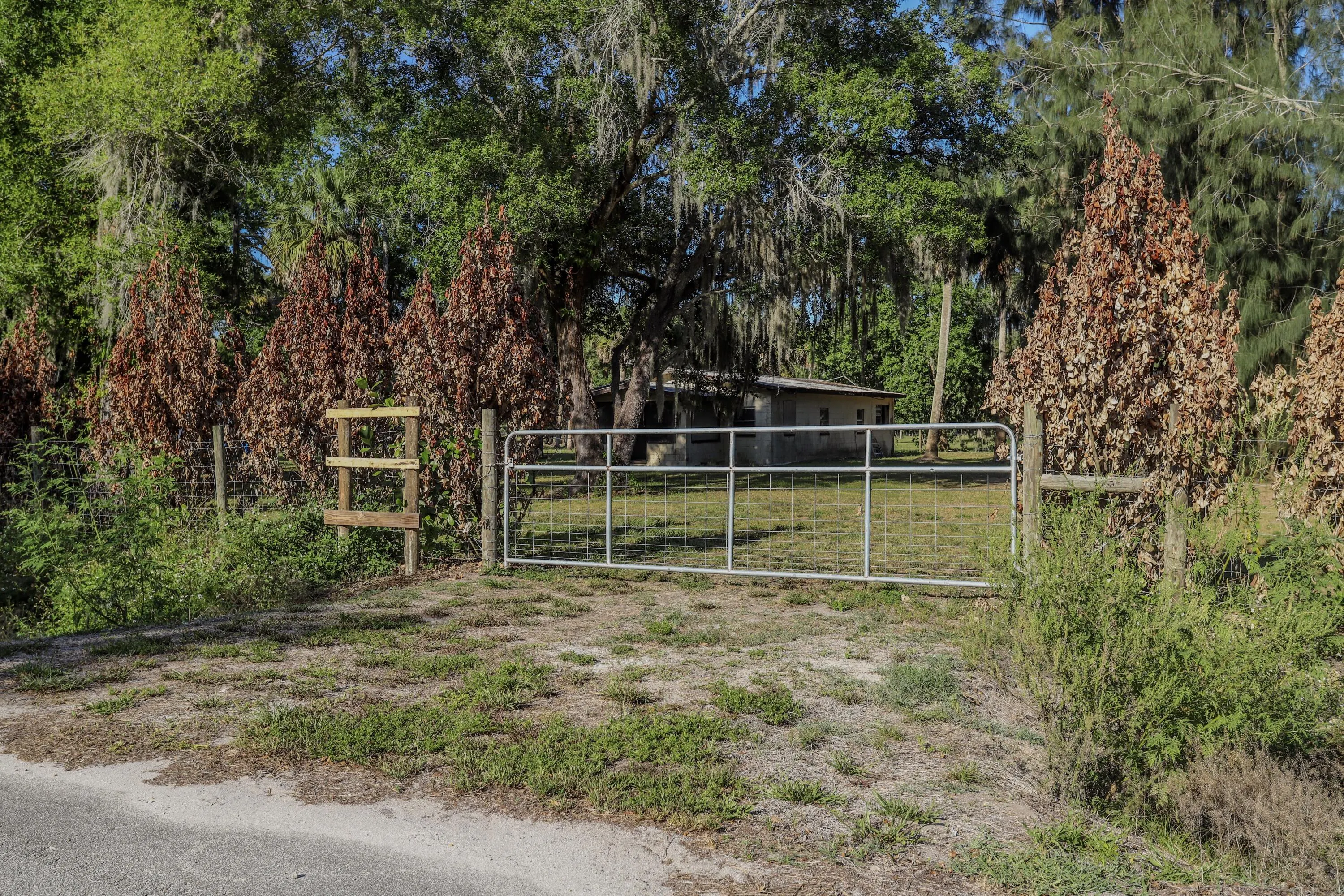 1100 Red Barn Rd N W