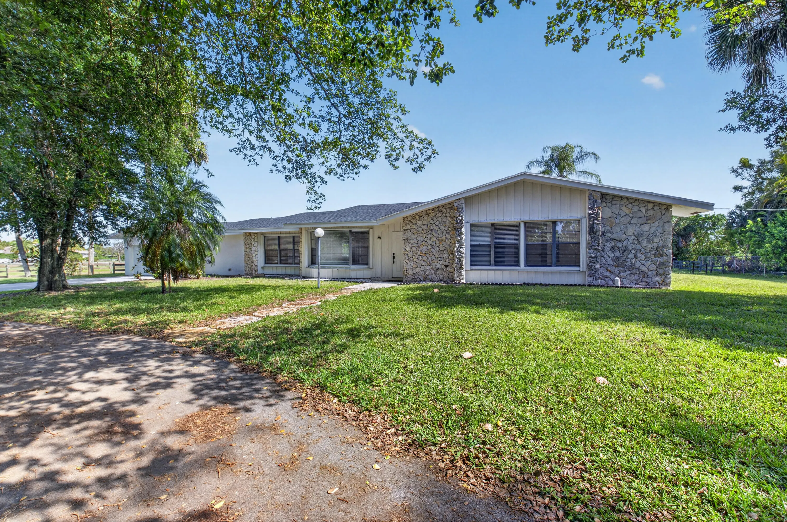 10157 La Reina Road