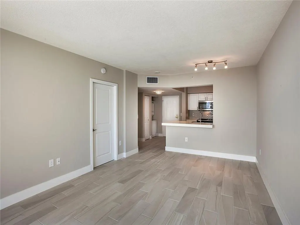 1030 Seminole Drive #1105