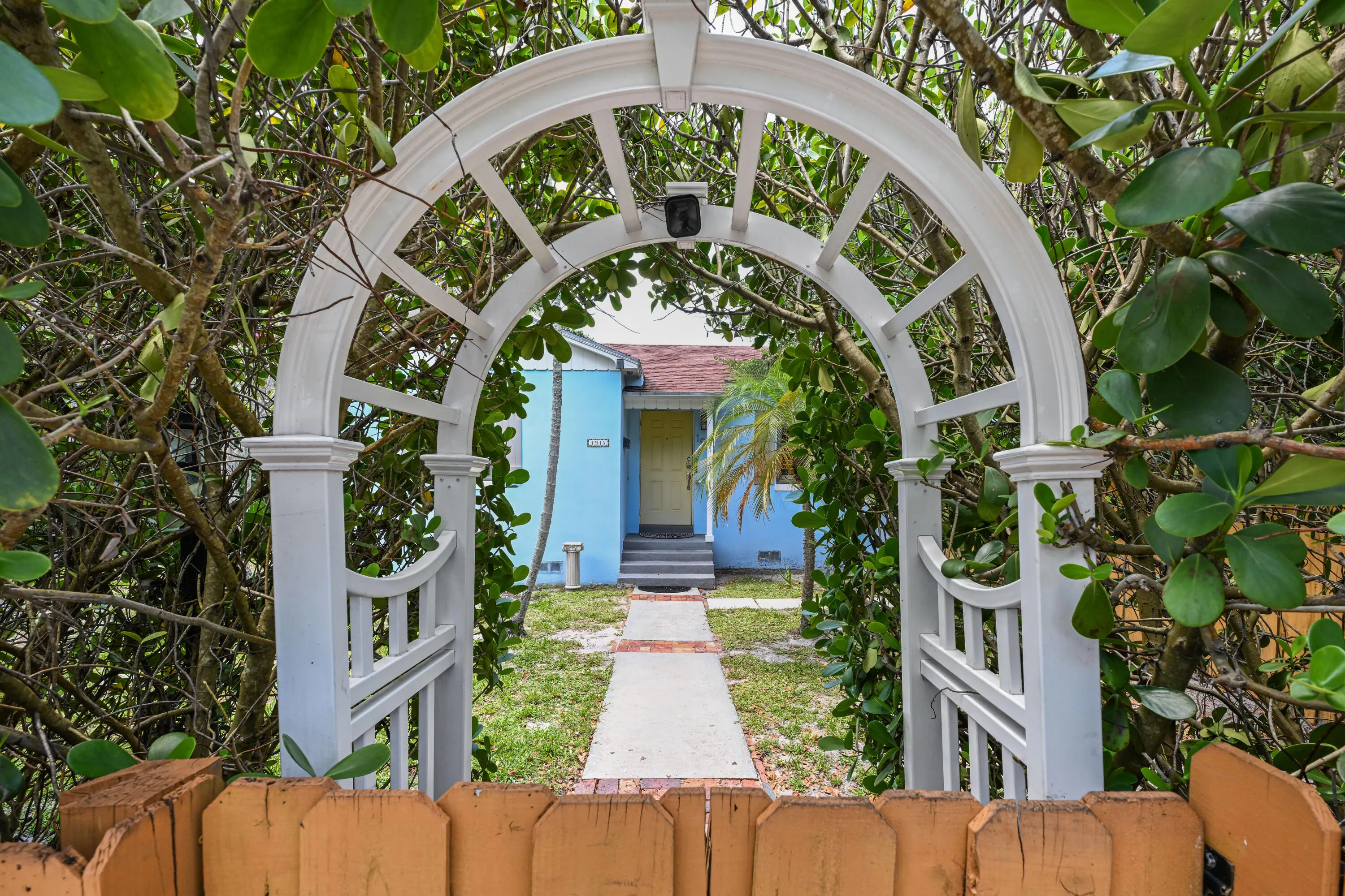 1915 Lake Avenue