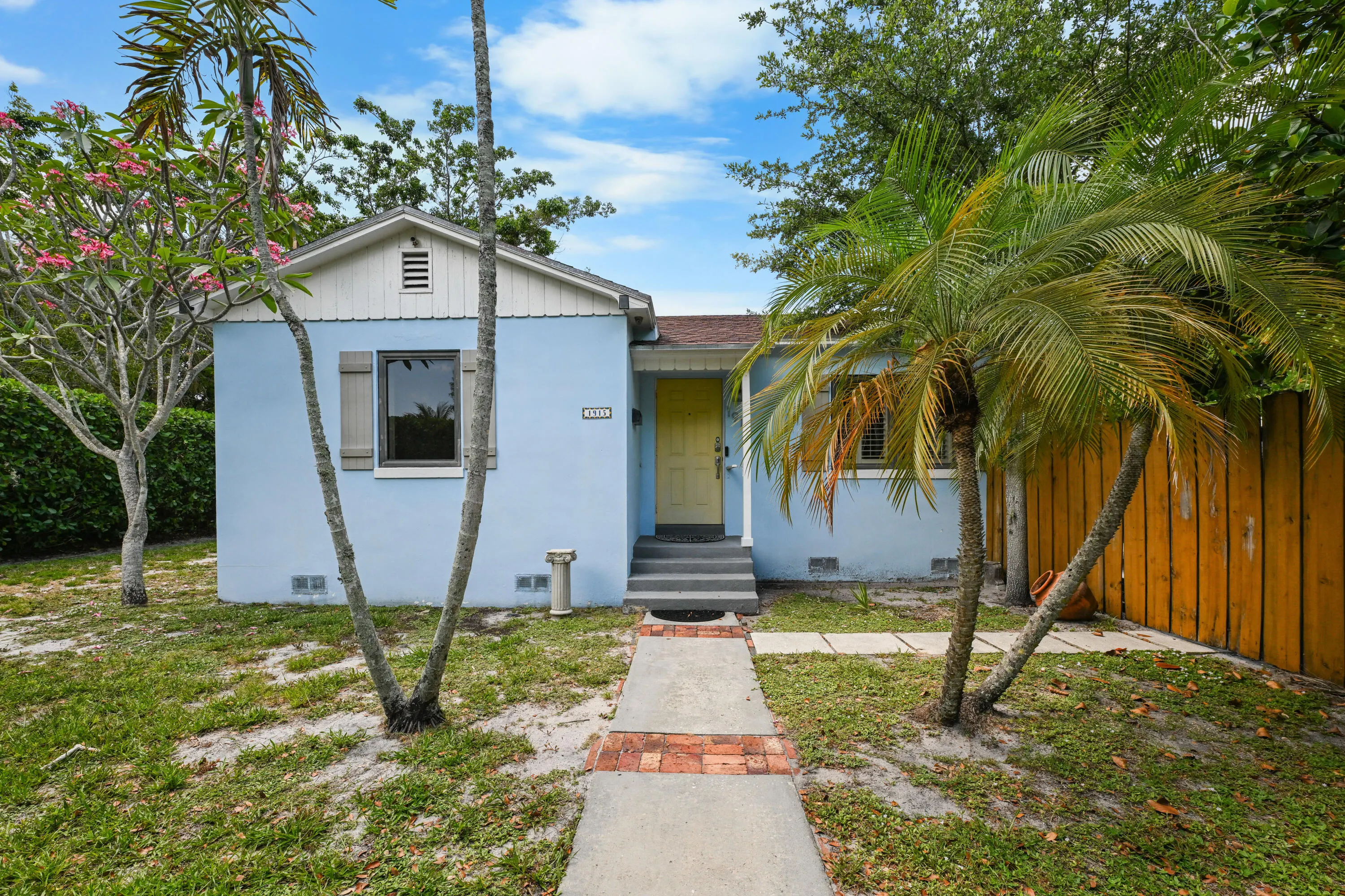 1915 Lake Avenue
