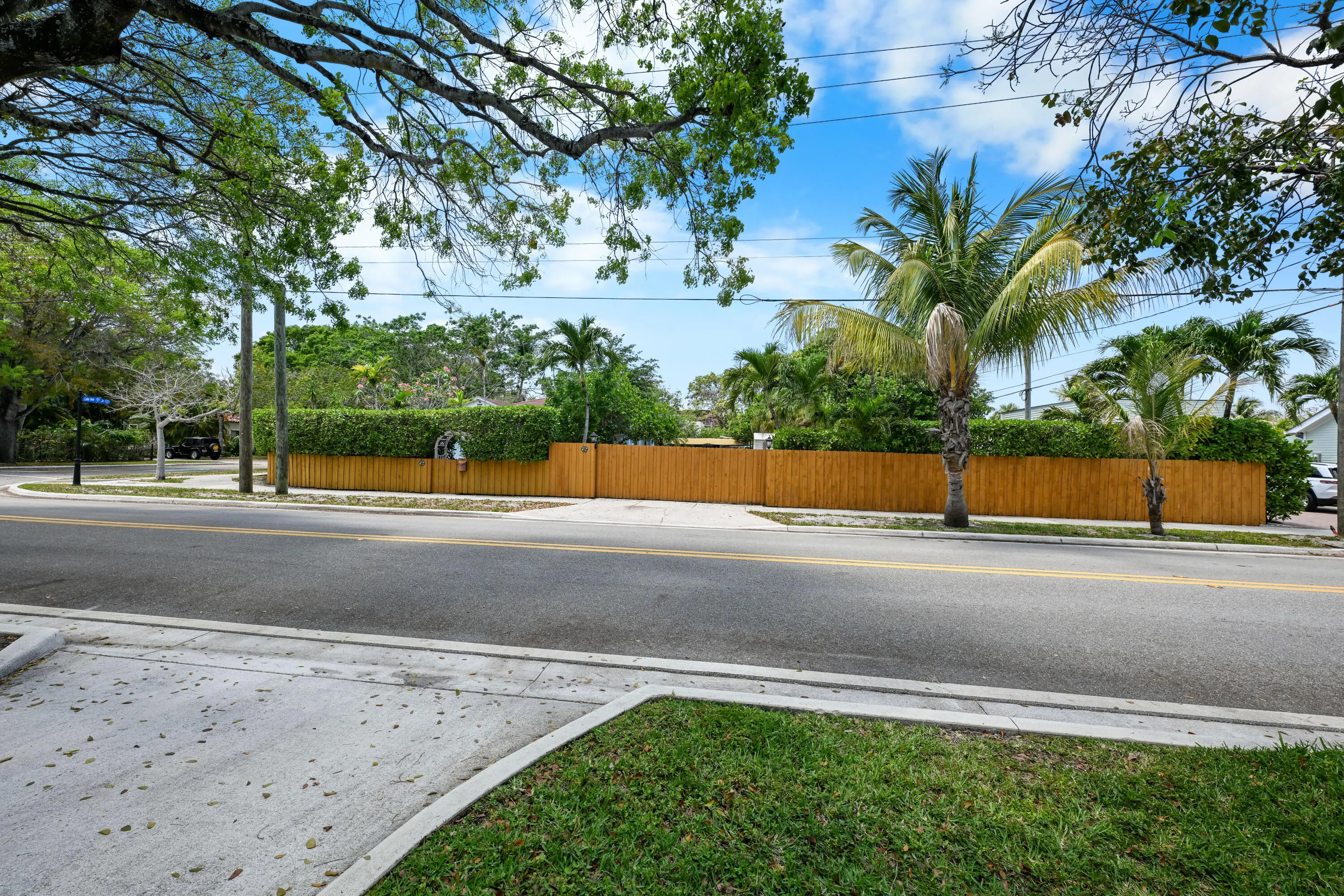 1915 Lake Avenue