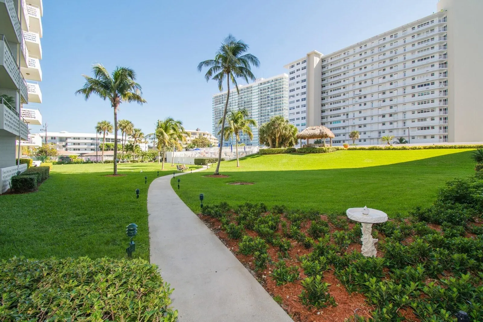 1900 S Ocean Drive #1006