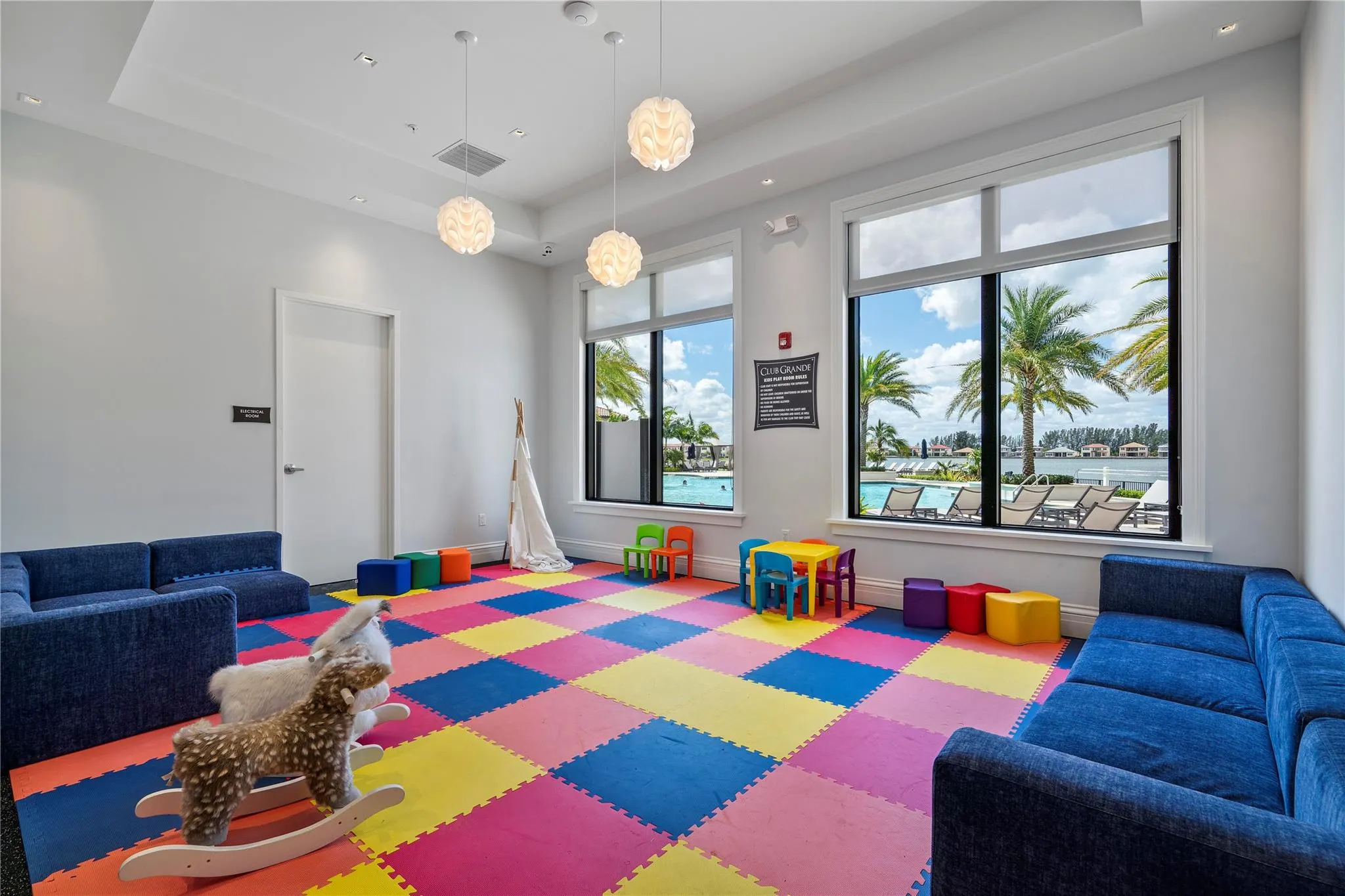 9245 W Parkland Bay Trail