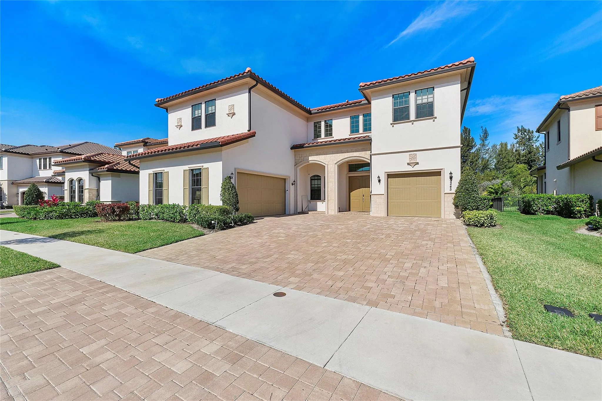 9245 W Parkland Bay Trail