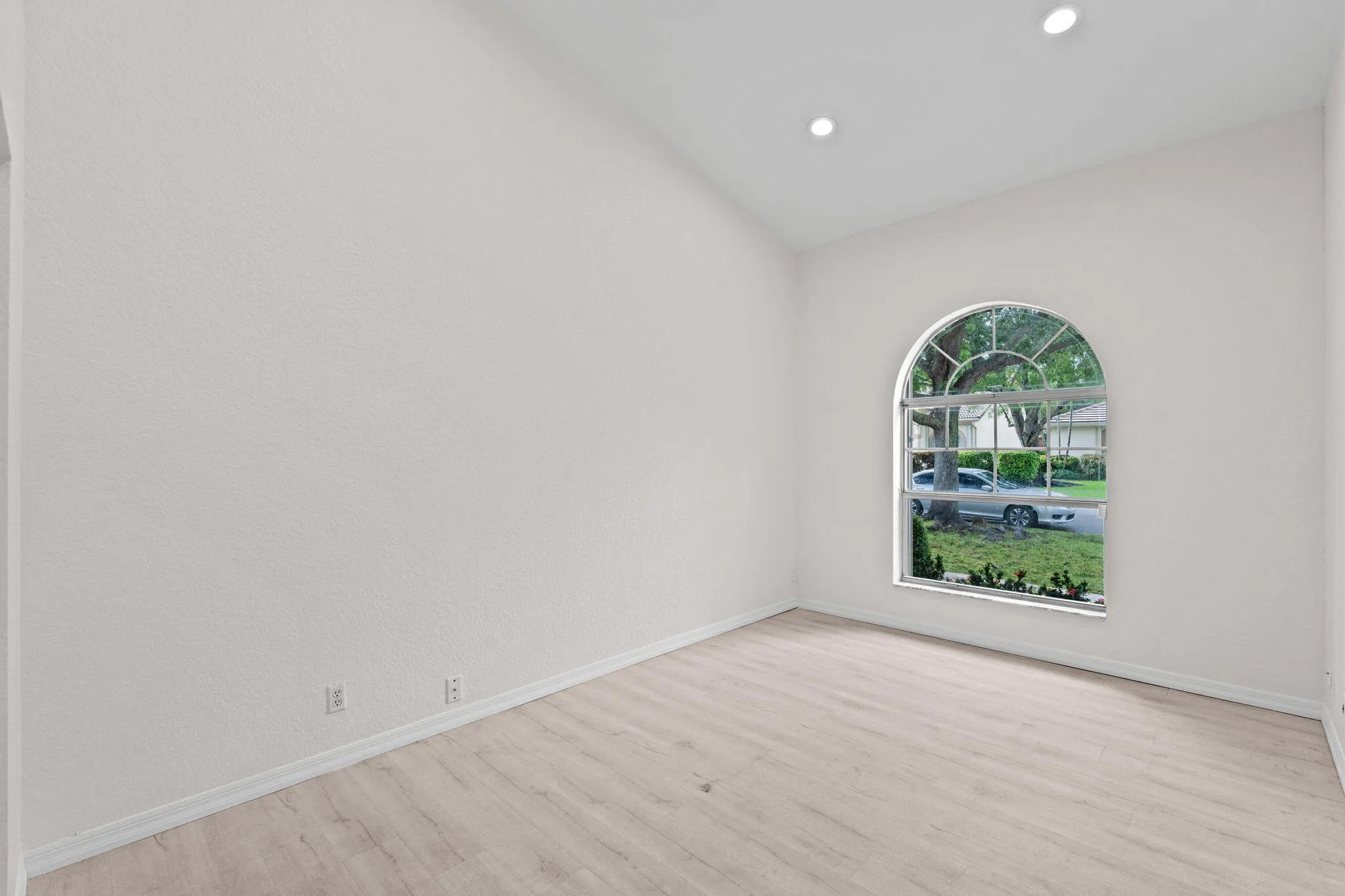 5954 NW 74th Street
