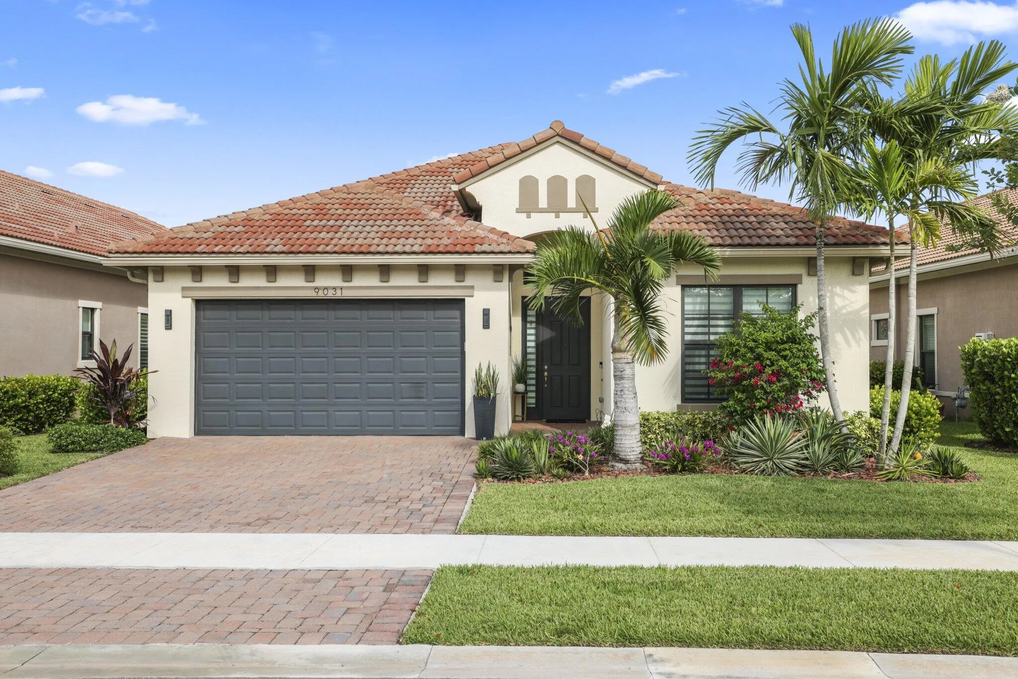 9031 Leon Circle W