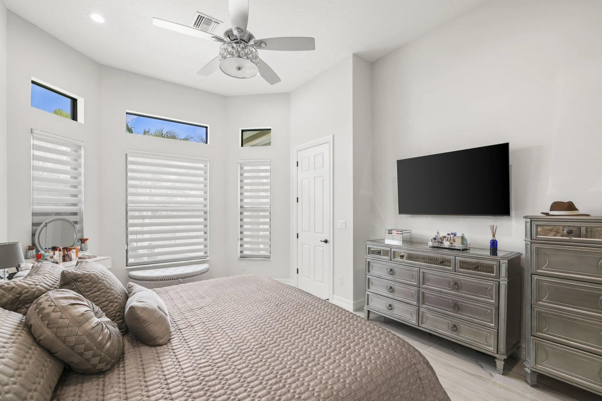 9031 Leon Circle W