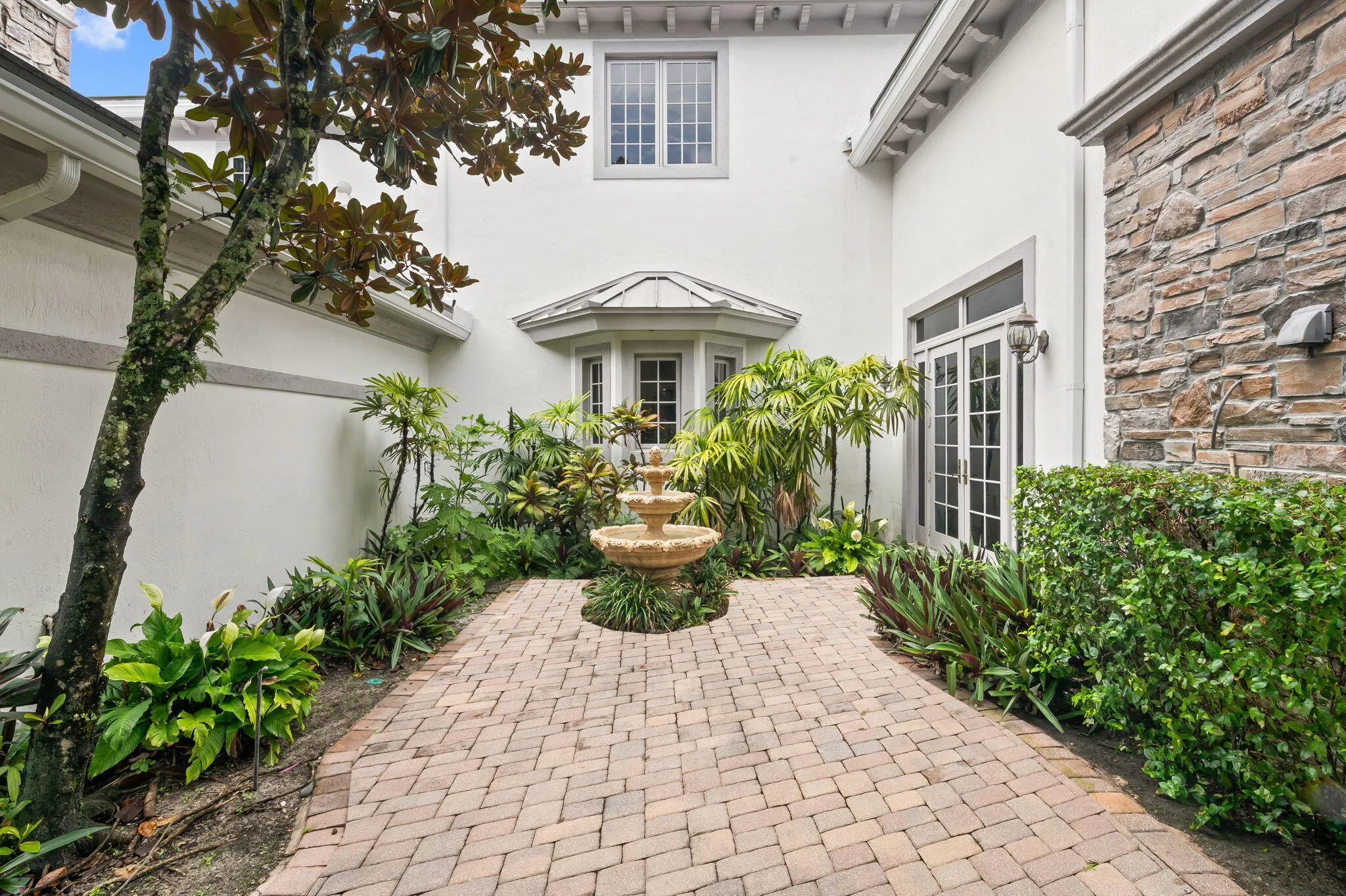 8950 NW 70th Court