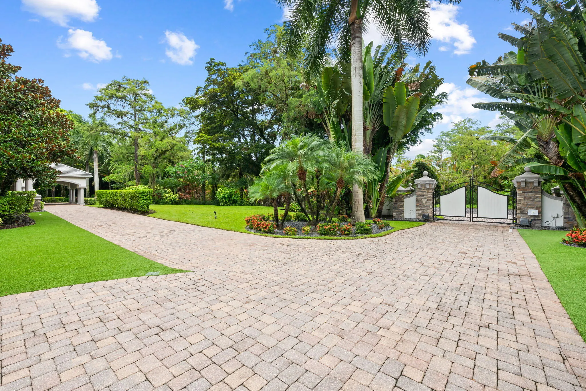 8950 NW 70th Court