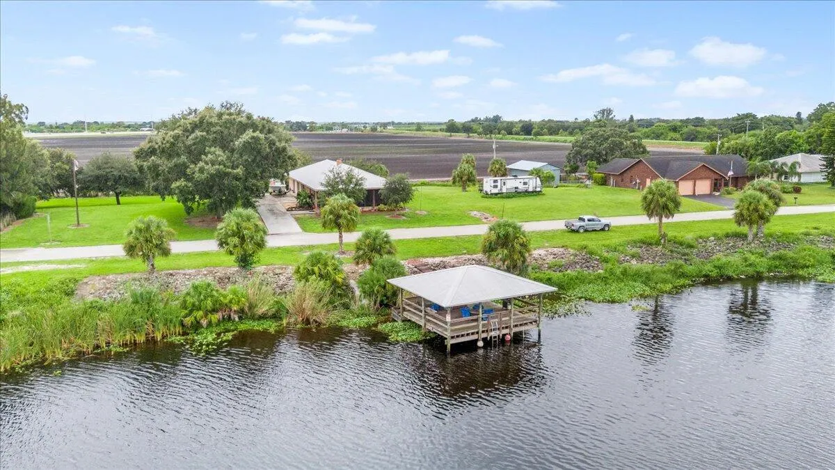 1121 River Road