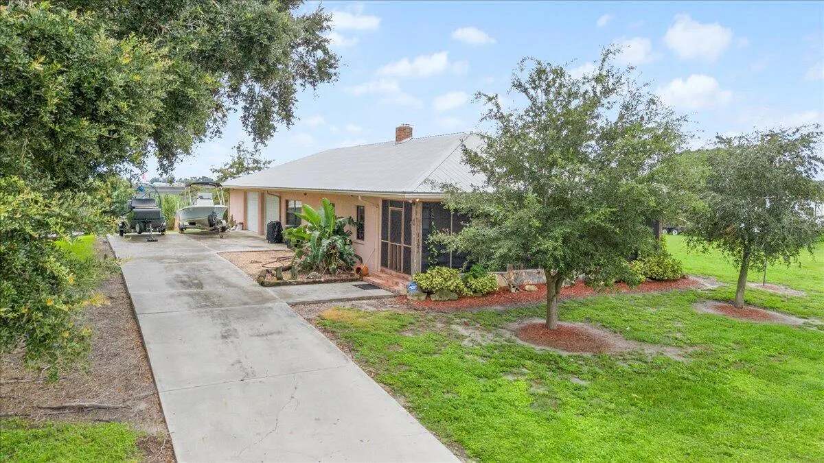 1121 River Road