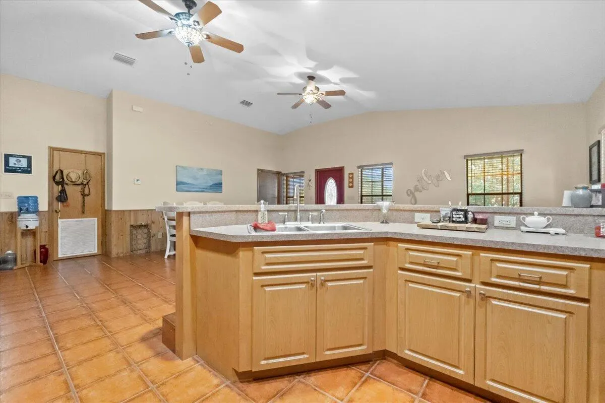 1121 River Road