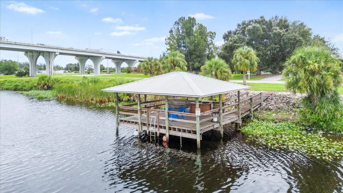 1121 River Road