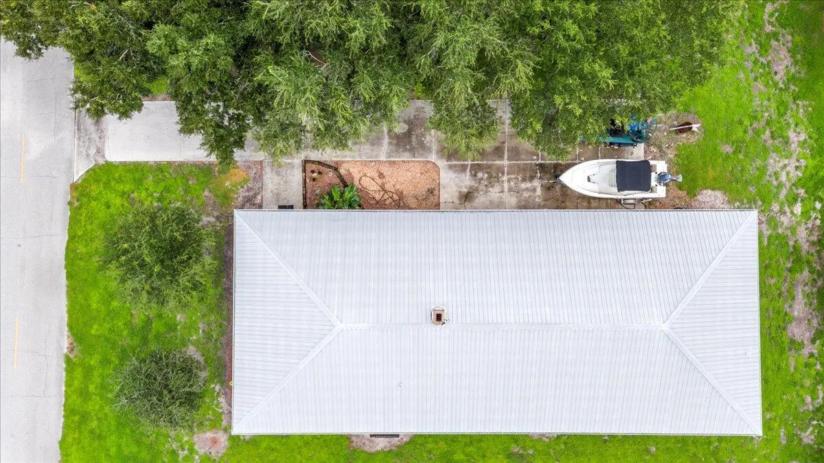 1121 River Road