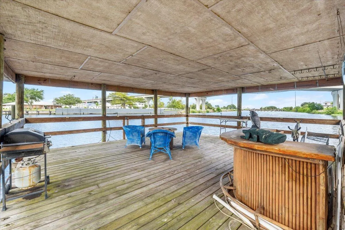 1121 River Road