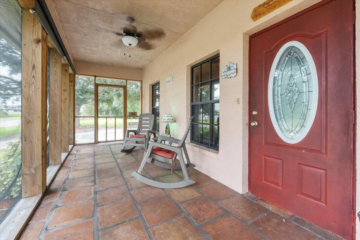 1121 River Road