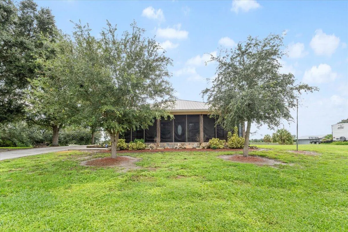 1121 River Road