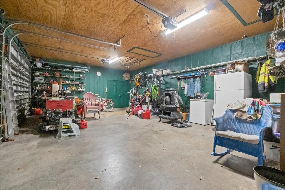 1121 River Road