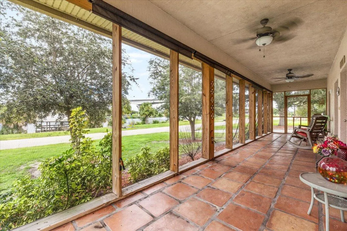 1121 River Road