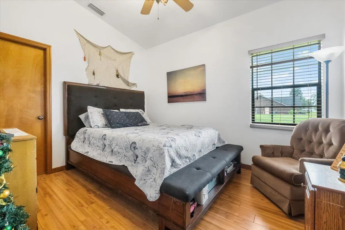 1121 River Road