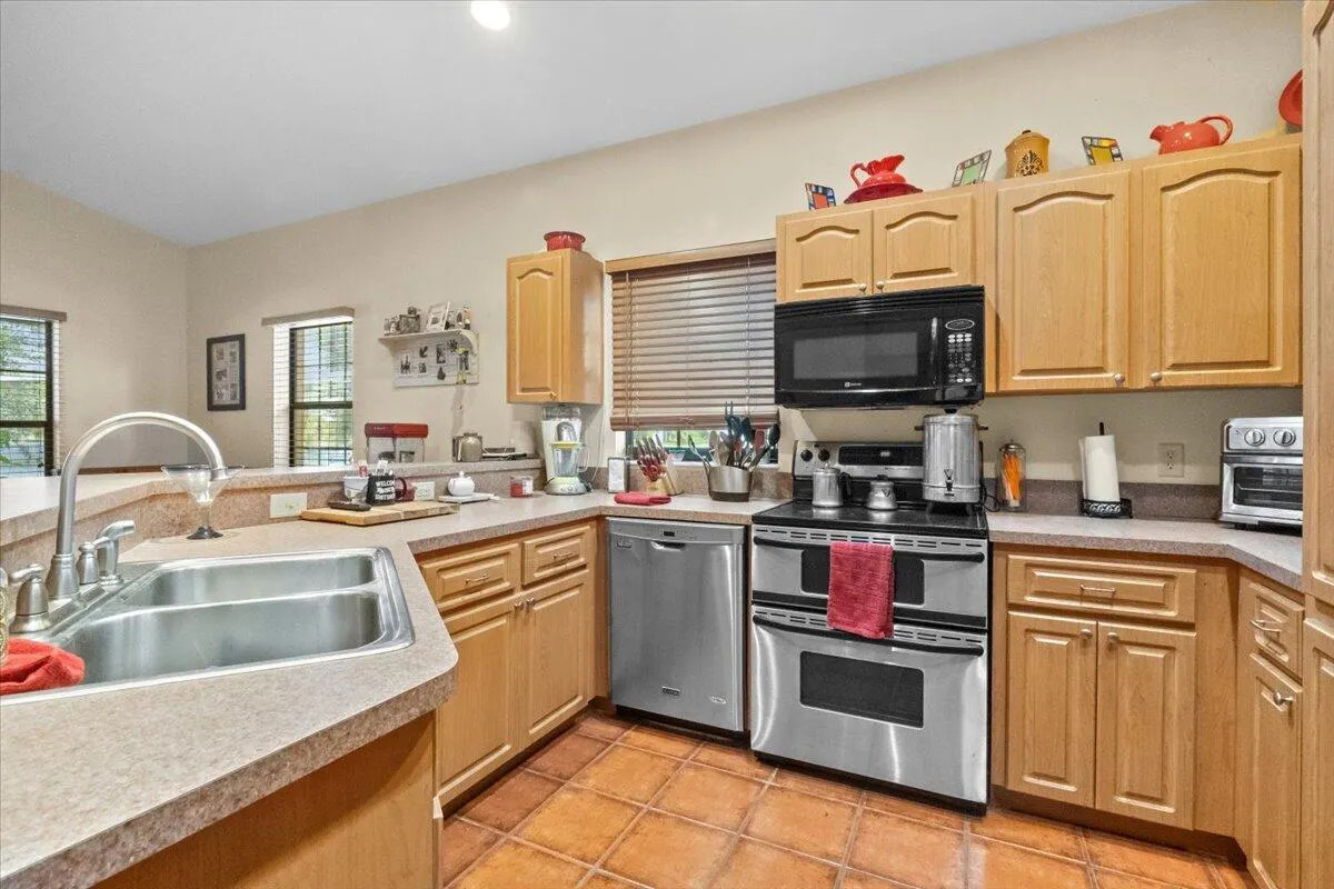 1121 River Road