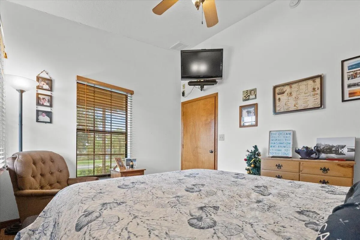 1121 River Road