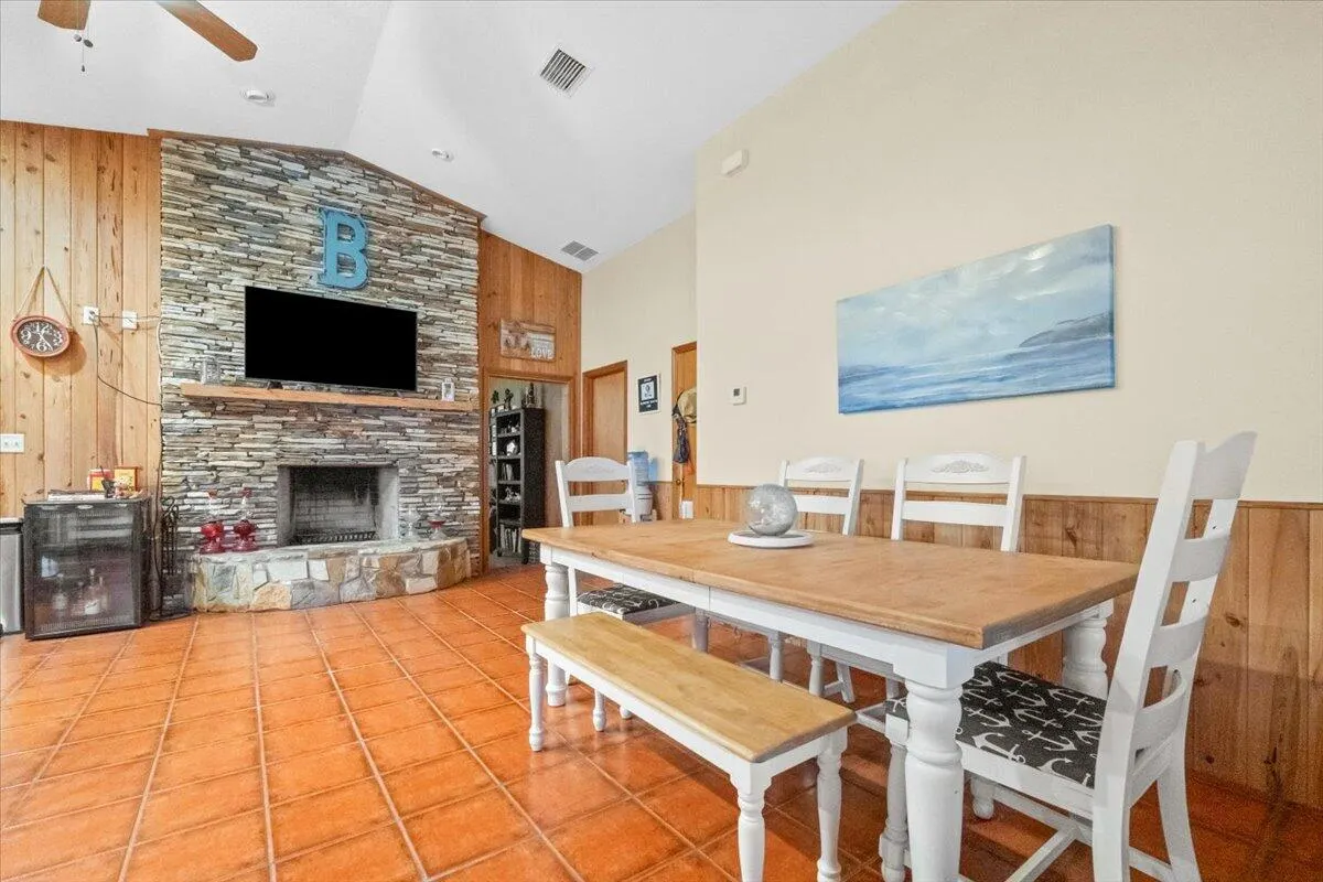 1121 River Road
