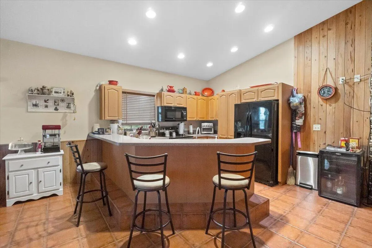 1121 River Road
