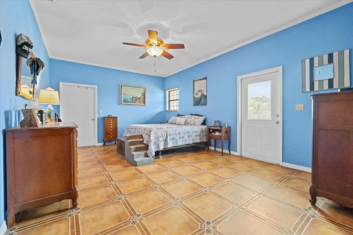 1121 River Road