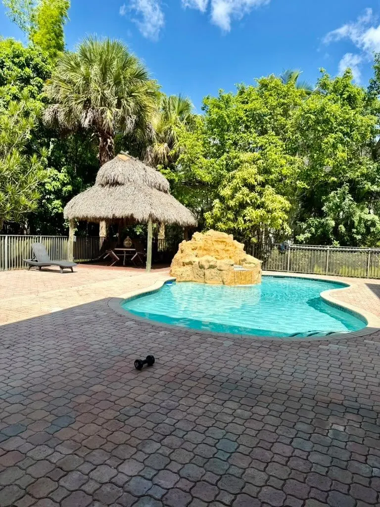 7134 NW 70th Manor
