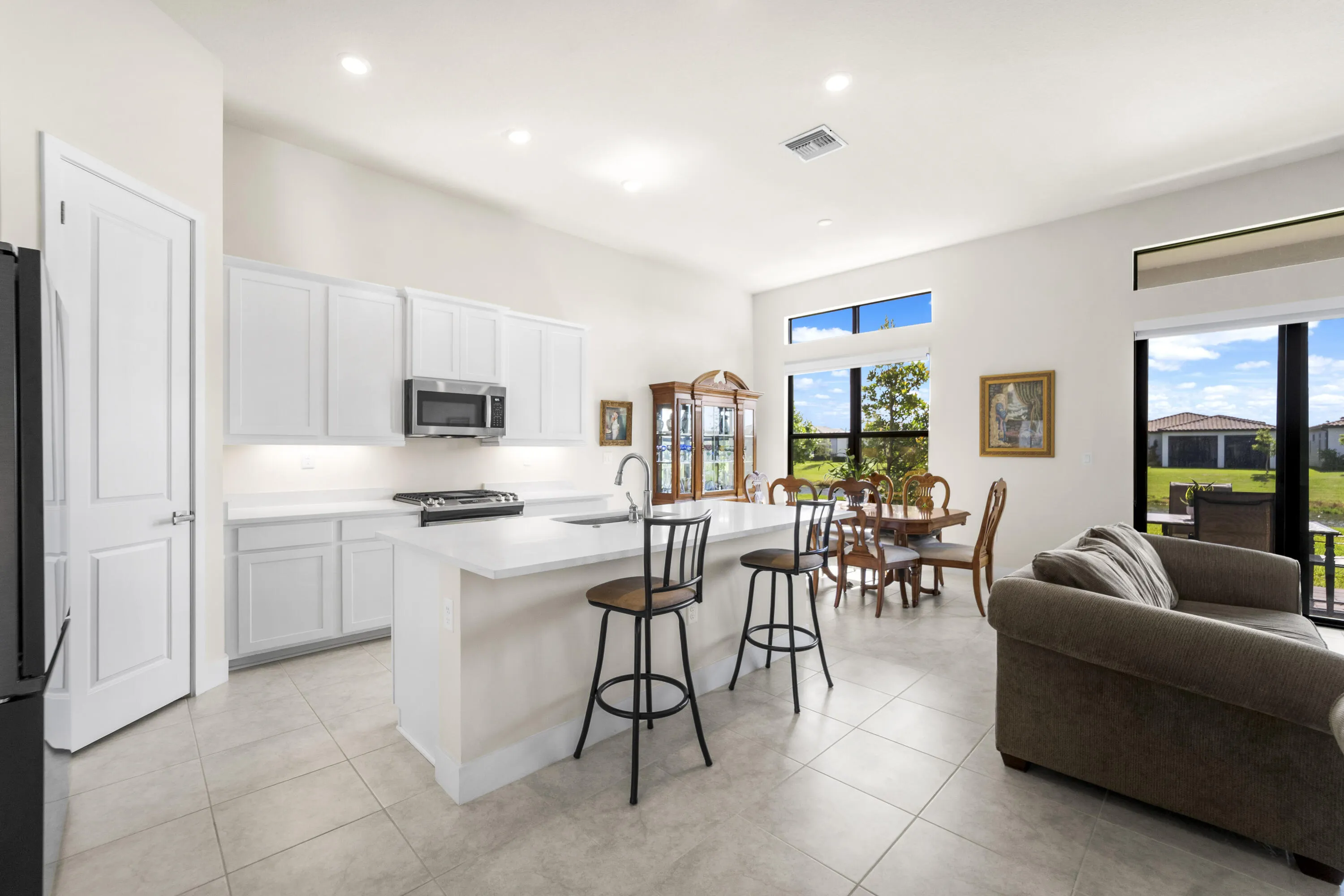 8098 LIBERTY Way