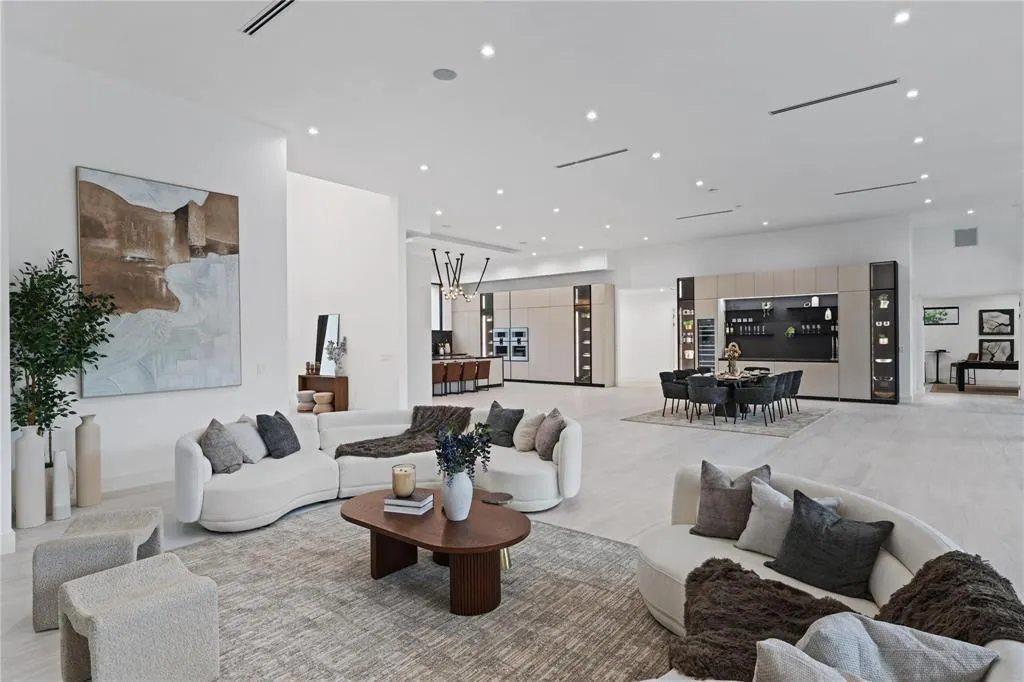 8795 Valencia Court